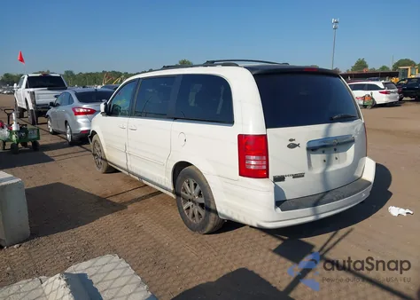 2008 Chrysler Town & Country Touring z USA, uszkodzony, nr VIN 2A8HR54P28R708919